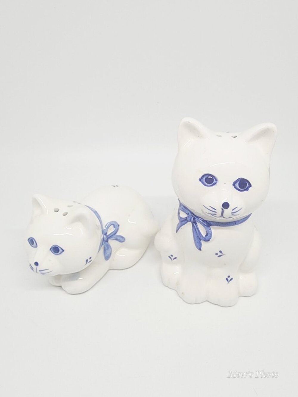 Vintage - Enesco Blue and White Cat Kitten Salt and Pepper Shakers Set